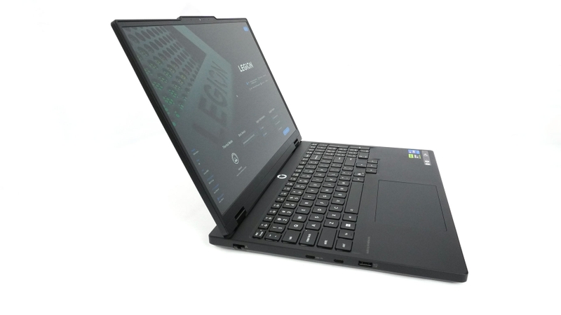 Lenovo-Gaming-Legion-5-15IRX10-review-4.jpg