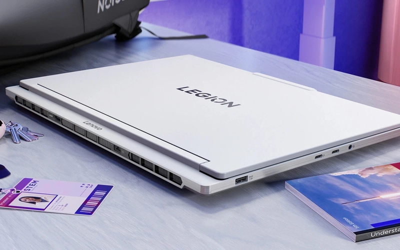 Lenovo-Gaming-Legion-7-16IAX10-3.jpg