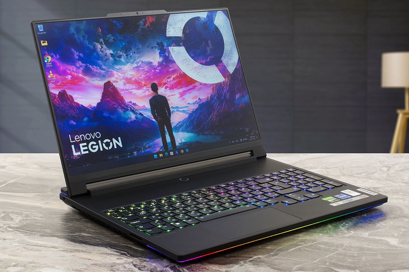 Màn hình có tần số quét 165Hz, mang lại trải nghiệm mượt mà và loại bỏ hiện tượng giật hình