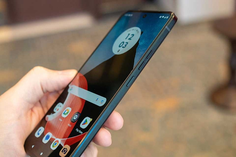 Lenovo ThinkPhone - 04