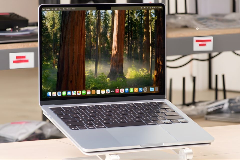 MacBook Air M4 2025 16 GB