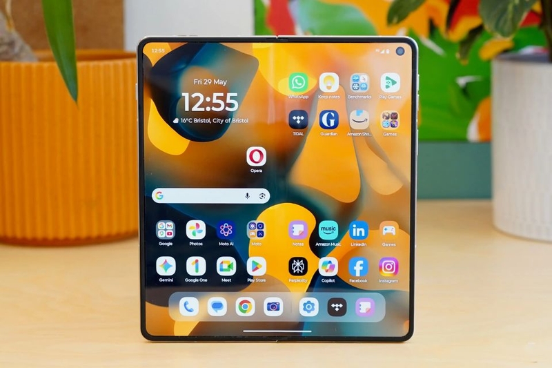 Màn hình chính 8.1 inch rộng rãi
