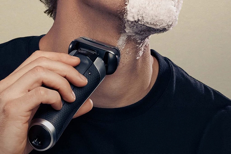 Máy tự động điều chỉnh lực cạo theo độ dày của râu