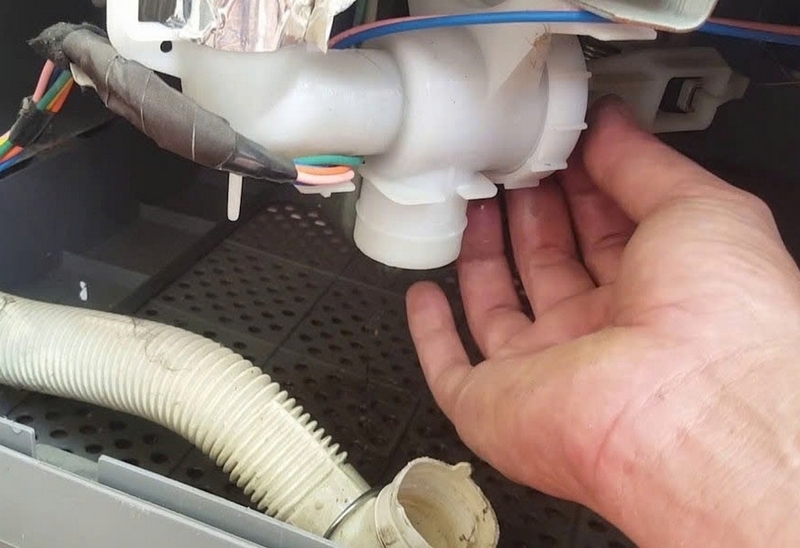 Máy giặt LG bị đọng nước ảnh 5