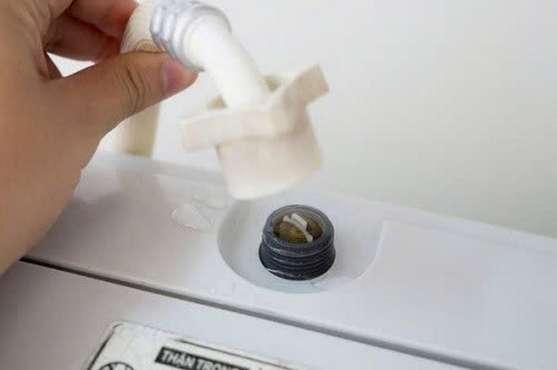 Máy giặt đang giặt bị cúp nước ảnh 1