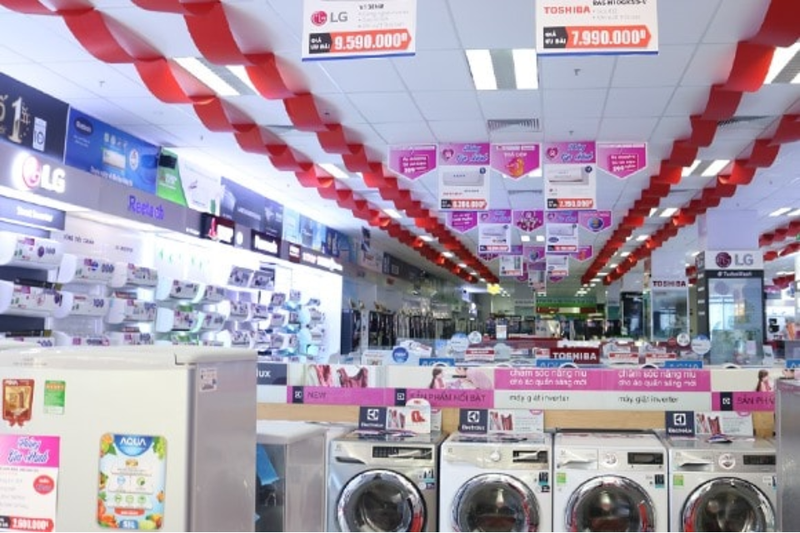 Máy giặt được trưng bày tại FPT Shop