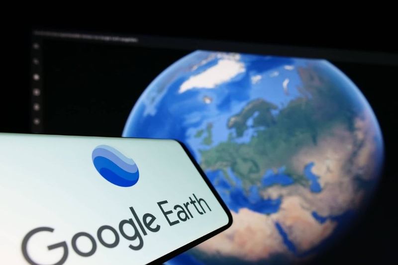 Hình ảnh lịch sử trên Google Earth được thu thập từ đâu?