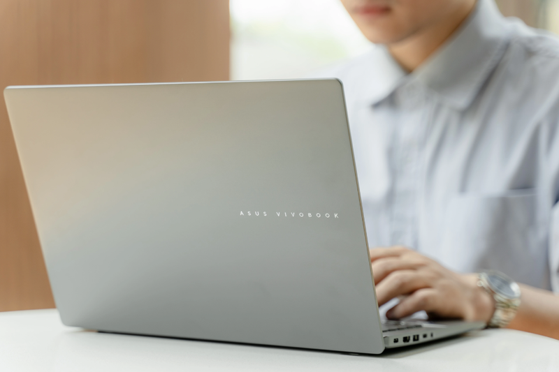 Một số câu hỏi thường gặp về laptop Asus Vivobook S16 S3607CA-SH080W Ultra 5 225H