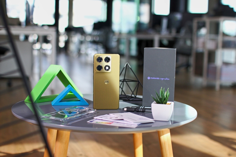 Motorola-Signature-1.jpg
