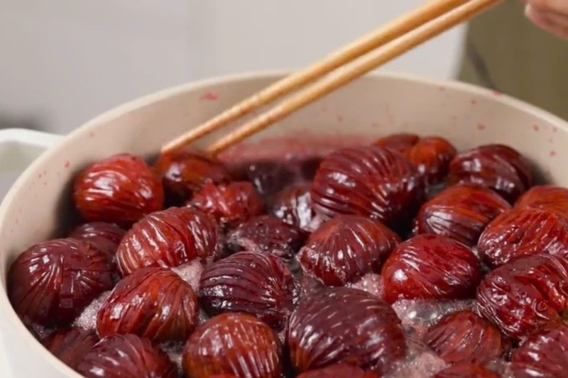 Sên cho đến khi nước đường sánh lại