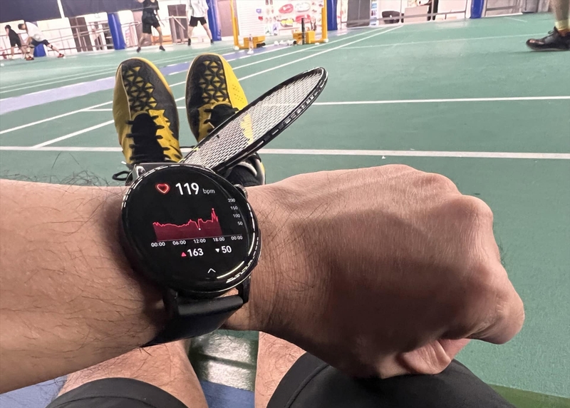 Nên chọn mua Huawei Watch hay Apple Watch h6.jpg