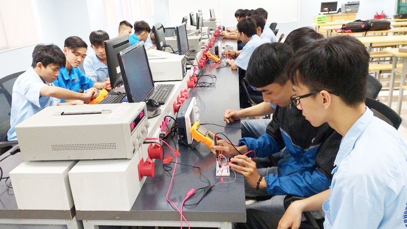 Nên học đại học hay học nghề 11.jpeg