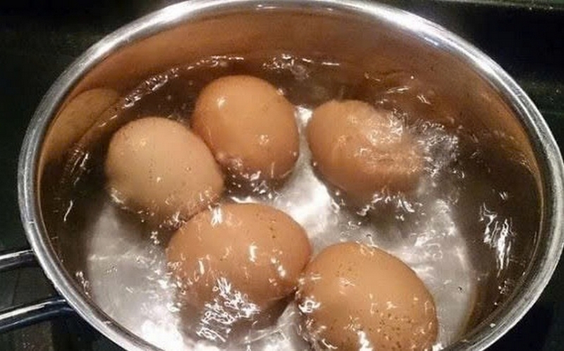 Nên luộc trứng từ nước lạnh hay sôi ảnh 1