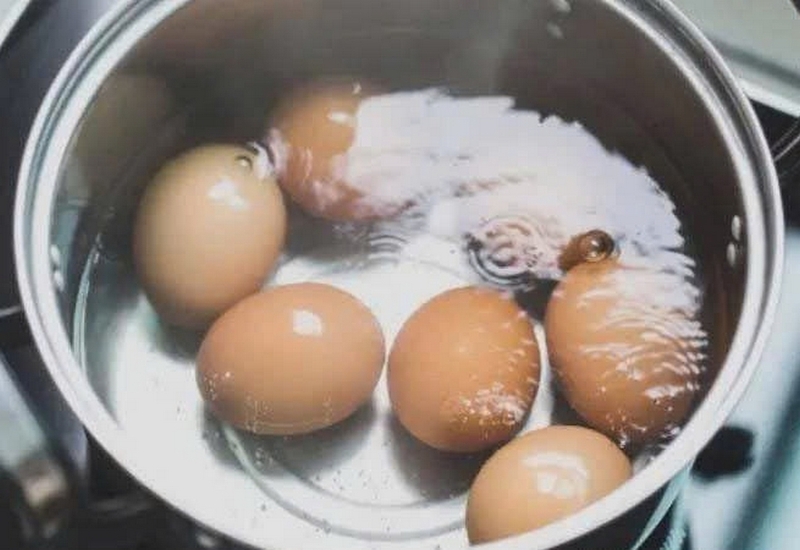 Nên luộc trứng từ nước lạnh hay sôi ảnh 2