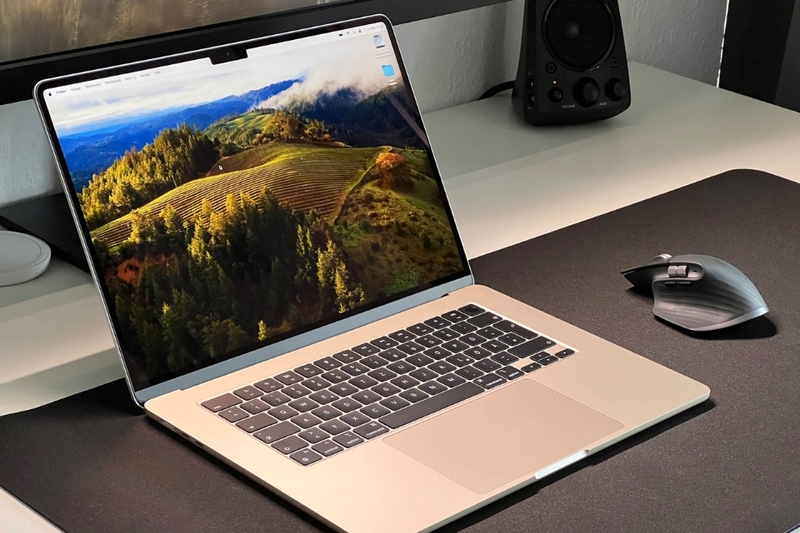 MacBook Air M3 dễ dàng mang theo mọi nơi