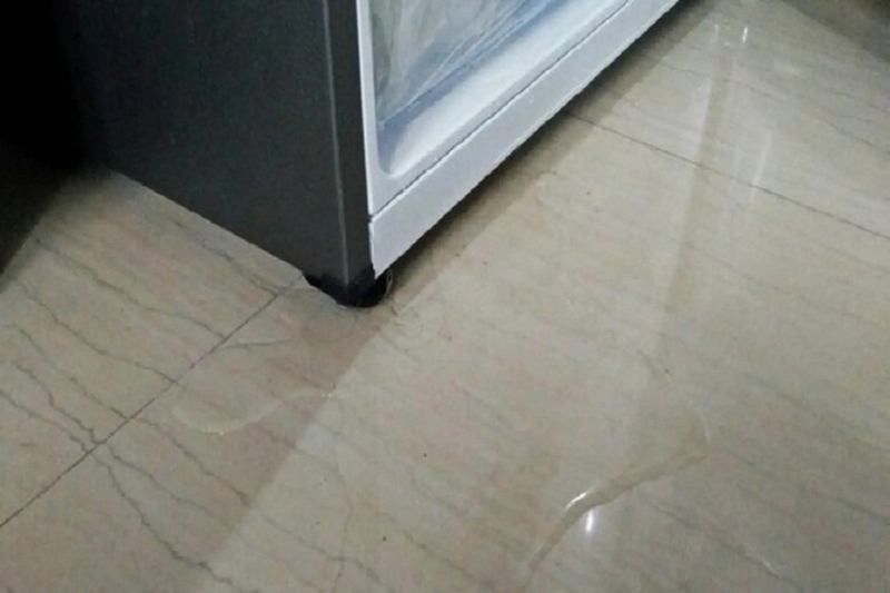 Ngăn đá tủ lạnh bị chảy nước ảnh 1