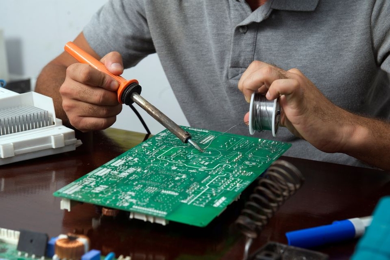 Nguồn linh kiện ảnh hưởng giá thay board máy lạnh