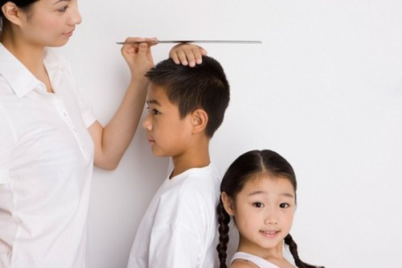 Những điều cần làm để con có chiều cao vượt trội