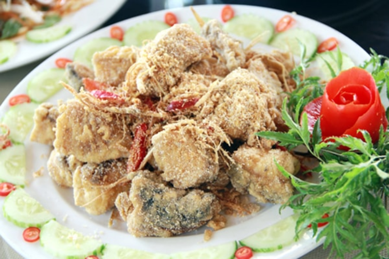 Những món ăn kèm phù hợp với cá tầm rang muối