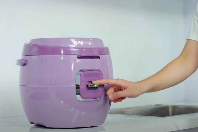 Nồi cơm điện kh&ocirc;ng nhảy n&uacute;t h&acirc;m n&oacute;ng ảnh 1