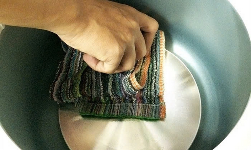 Nồi cơm điện kh&ocirc;ng nhảy n&uacute;t h&acirc;m n&oacute;ng ảnh 5