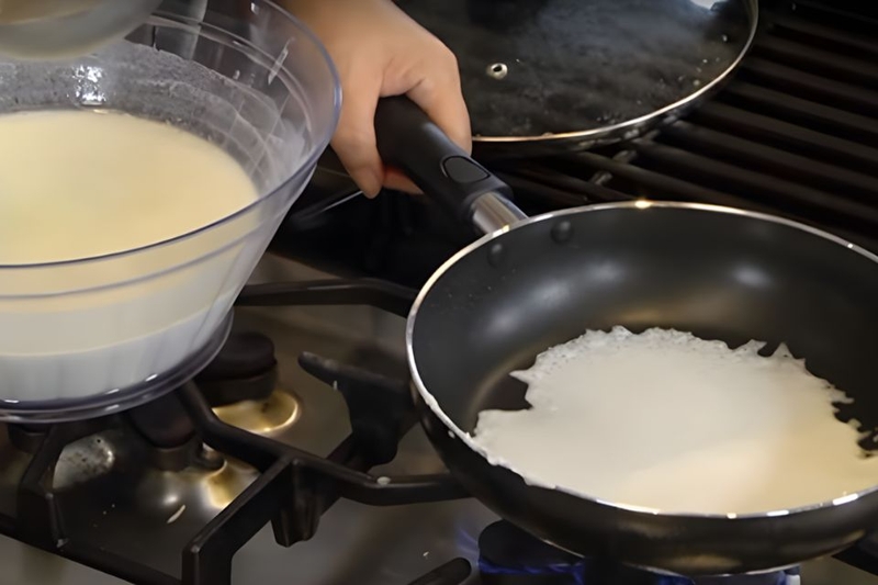 Pha bột và tráng bánh ướt