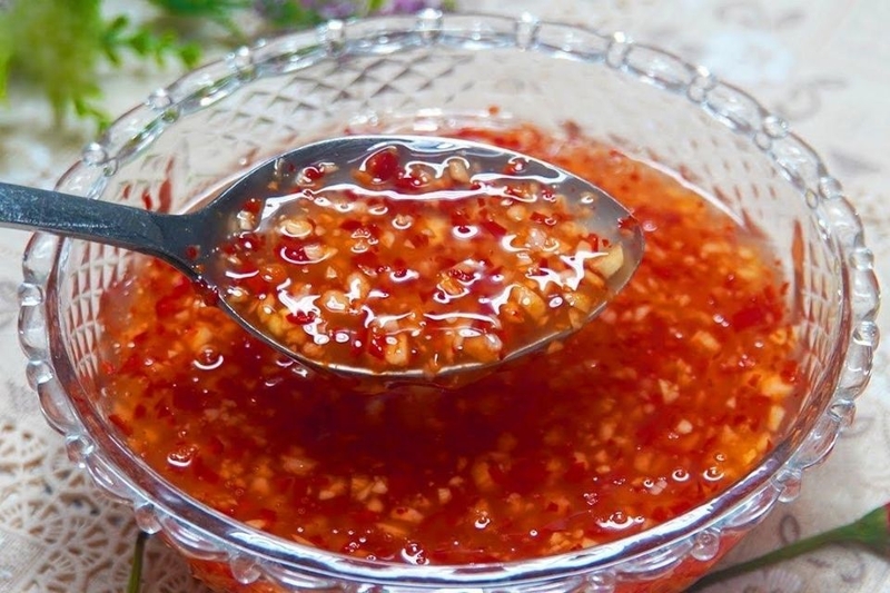 Pha nước mắm trộn gỏi và nước mắm chua ngọt