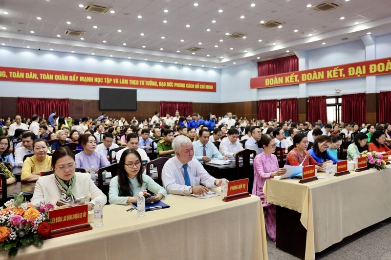 Hành chính tinh gọn, phục vụ người dân