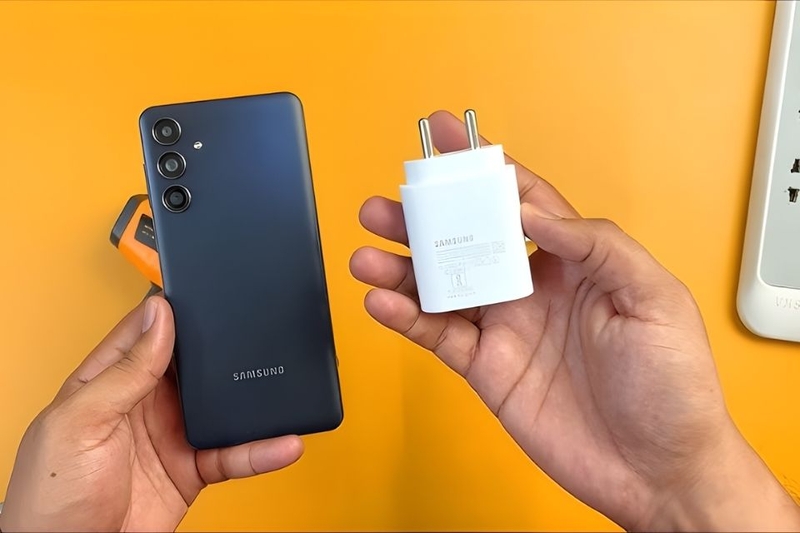 Pin và sạc M55 tương đương nhưng M56 tối ưu hơn