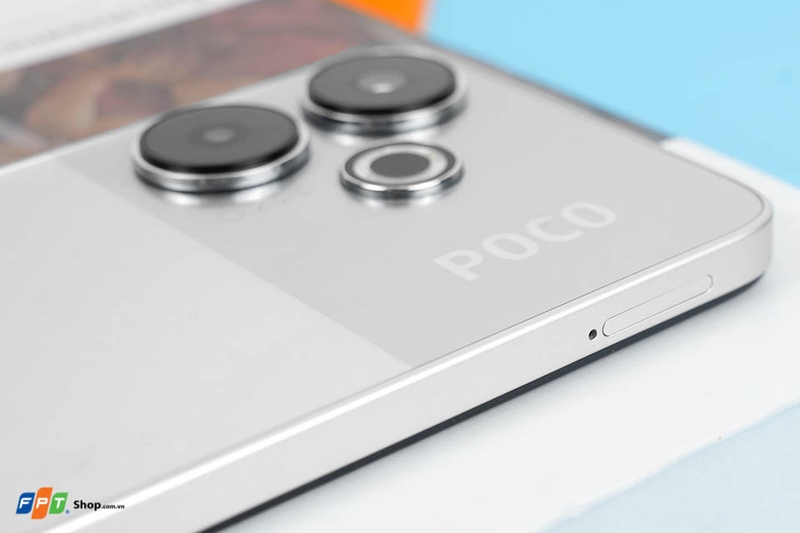 Cạnh trái POCO M6