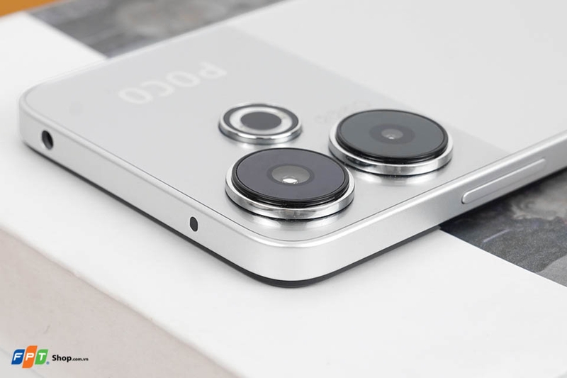 Cạnh trên POCO M6