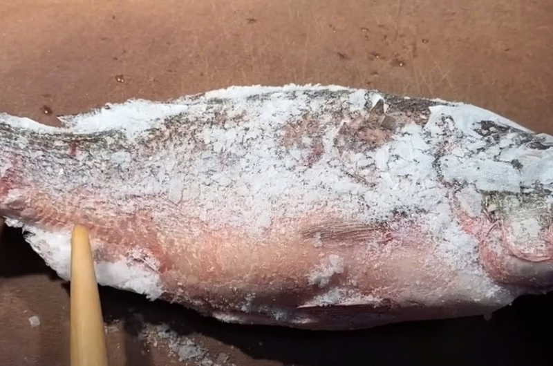 Rã đông thịt cá bằng ngâm nước có an toàn ảnh 1