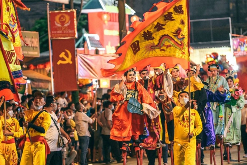 Tham gia lễ hội, hội thơ