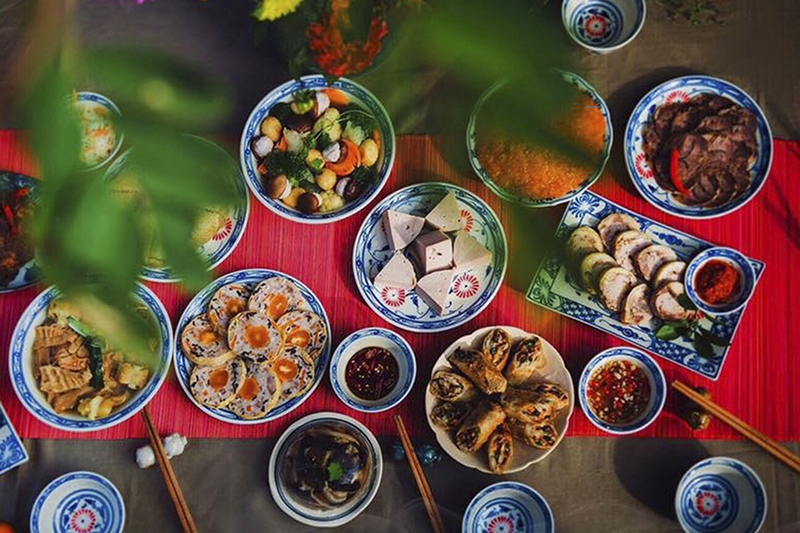 Chuẩn bị mâm cỗ cúng gia tiên