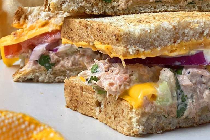 Sandwich cá ngừ - 03