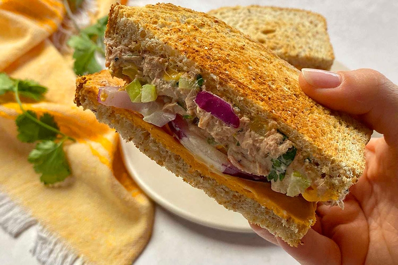 Sandwich cá ngừ - 02