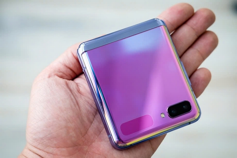 Smartphone có ngoại hình độc đáo nhất ảnh 2