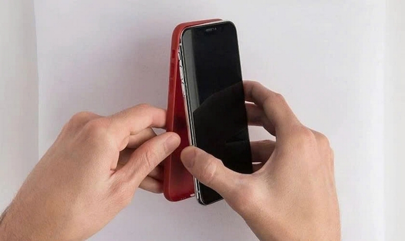 Cách xử lý khi smartphone quá nóng - Tháo ốp lưng
