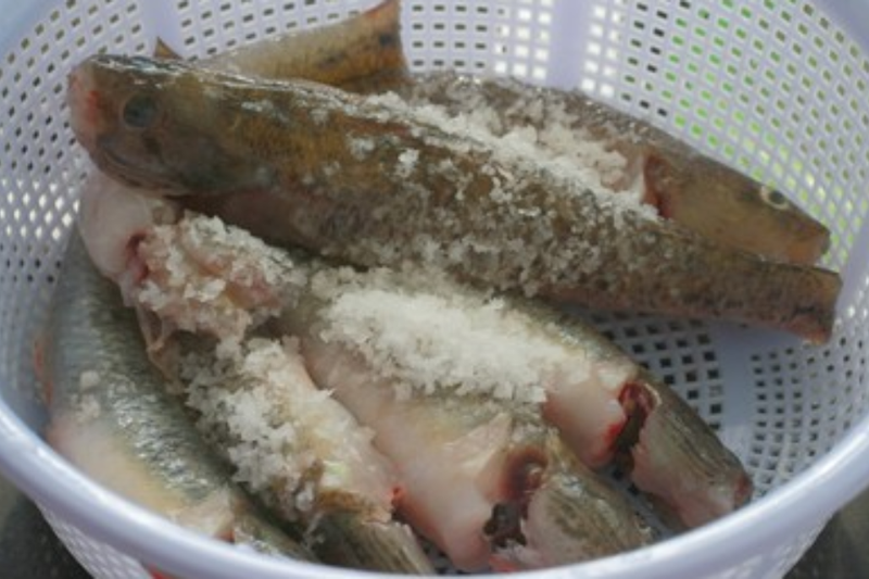cá bống chiên giòn 3