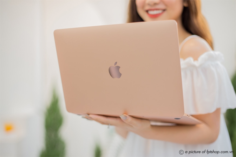 So sánh MacBook và Laptop Gaming 2.jpg