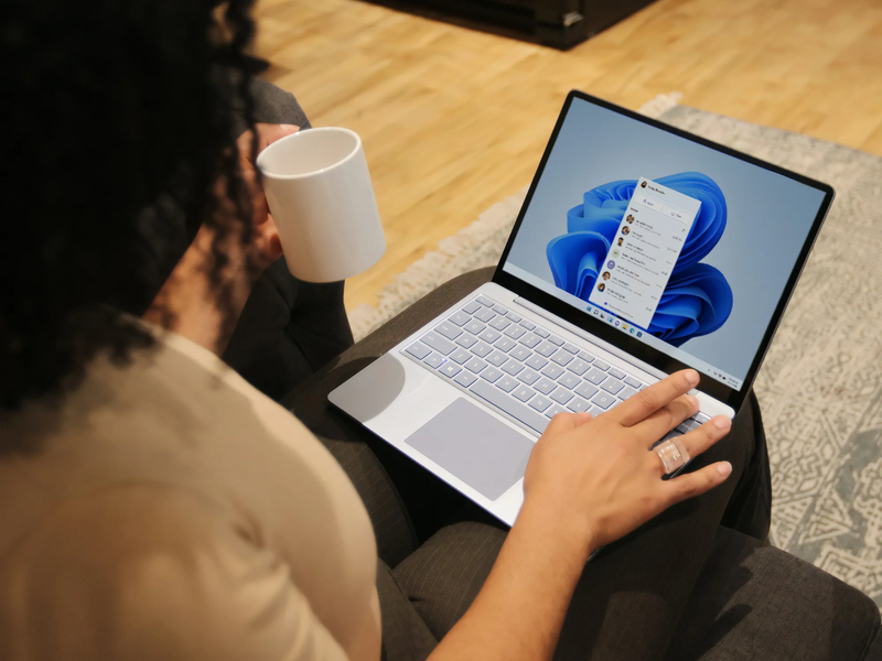 So sánh MacBook và laptop Windows 8.png