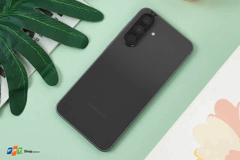 So sánh Samsung Galaxy A56 và vivo V30E 5.jpg