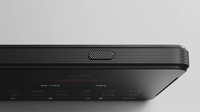 máy còn có nút chụp ảnh chuyên dụng