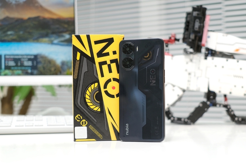 Nubia Neo 3 5G lại mang đến thiết kế gaming Mecha với đèn RGB độc đáo