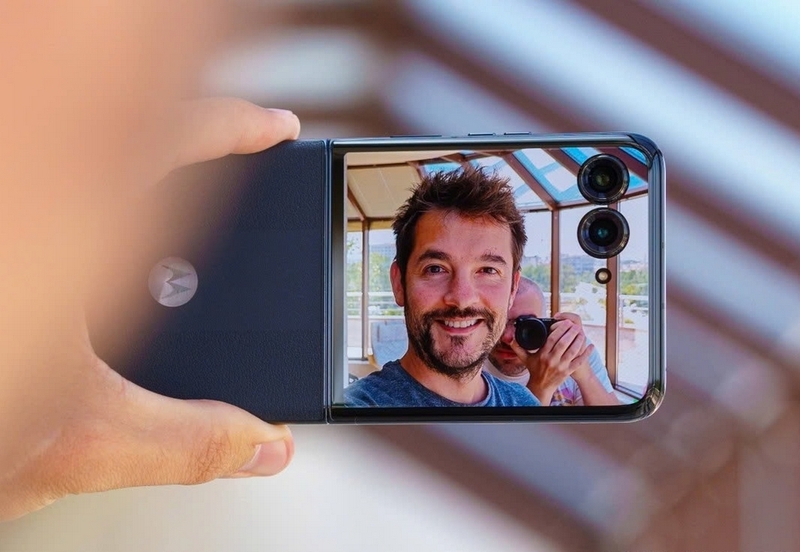 So sánh Xiaomi MIX Flip và Motorola Razr 50 Ultra ảnh 4