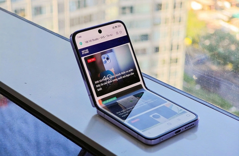So sánh Xiaomi MIX Flip và Motorola Razr 50 Ultra ảnh 5