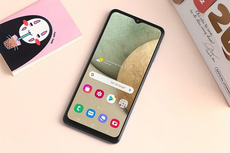 So sánh Xiaomi và Samsung tầm trung ảnh 1
