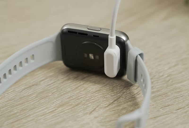 So sánh đồng hồ Xiaomi và Huawei h6.png