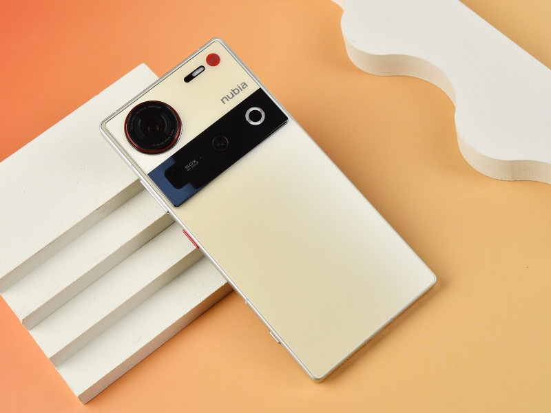 So sánh nubia Z70 Ultra và Xiaomi 15 z1.jpg