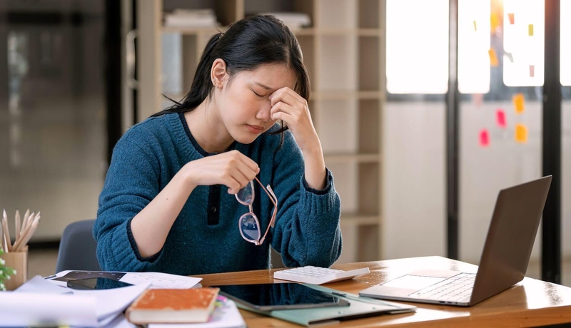 dòng status chia sẻ tâm trạng sau một ngày làm việc bận rộn.